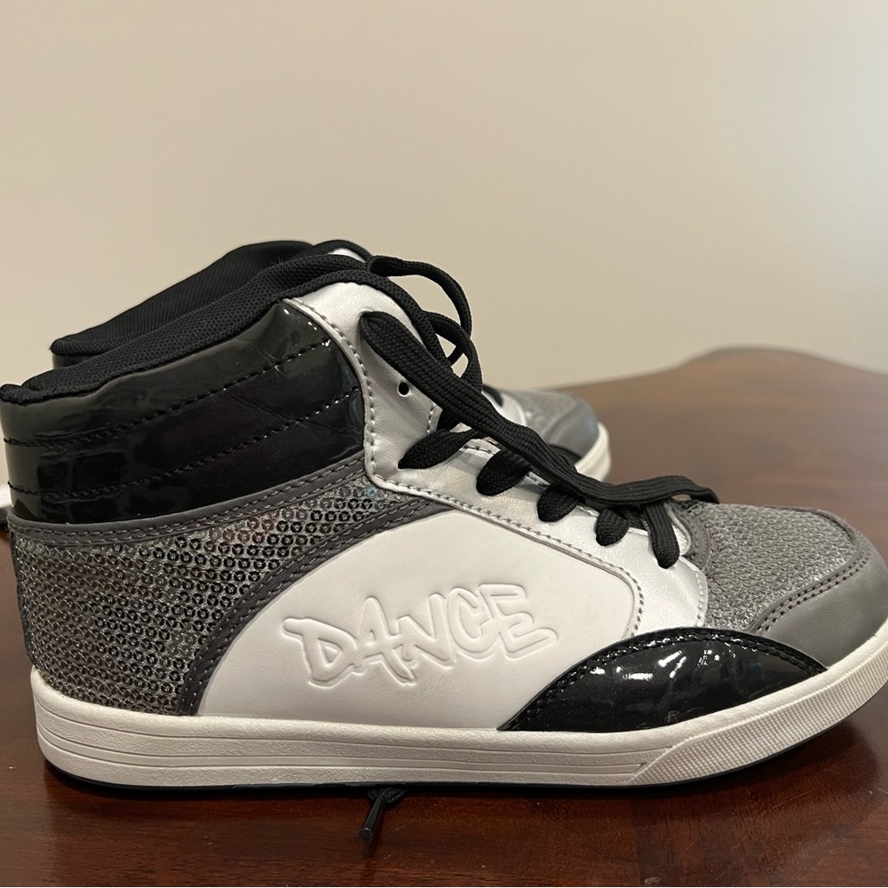 Gia Mia Flash Sneaker GS4
